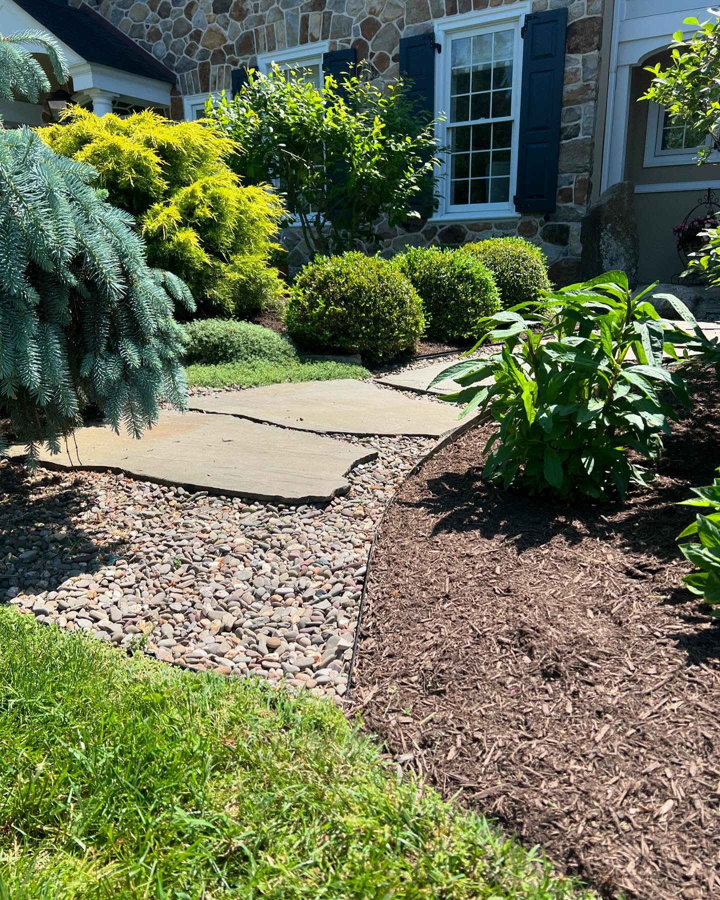 Read more about the article Designing Your Outdoor Oasis: Summer Landscaping Ideas That Wow